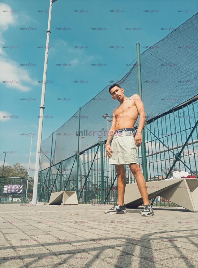 FOTOS DE BISEXUAL. PIEL CANELA COMPLACIENTE.BUENA VERGA