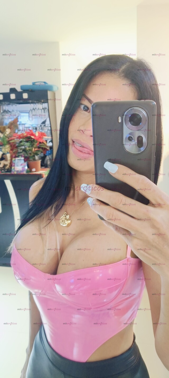 FOTOS DE HOLA MI AMOR SOY NEBRY UNA VENEZOLANA RICA Y DIVINA TE INVITO A COMERME
