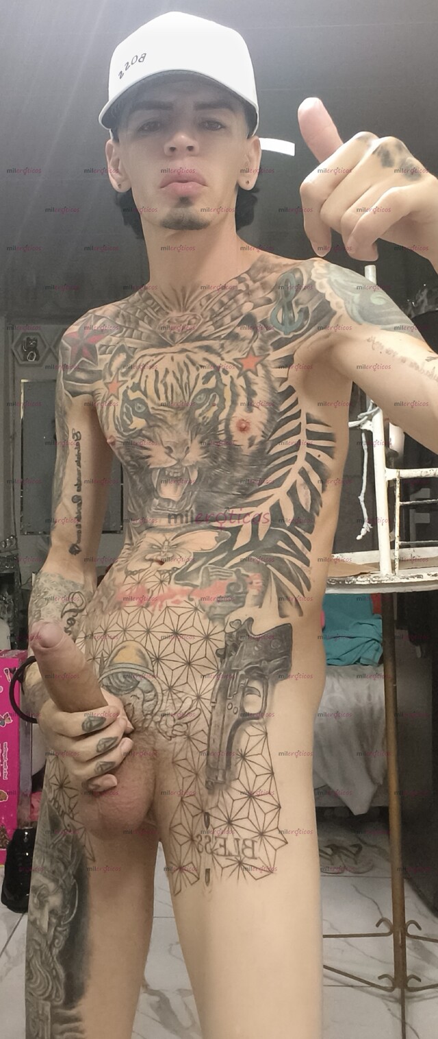 FOTOS DE FLACO ACTIVO BLANCO TATUADO MORBOSO CON SITIO