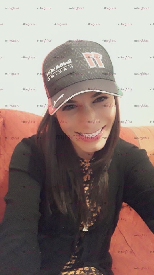 FOTOS DE APRETADITA UNA JOVEN INICIANDO QUIERES FIESTA DIME YO TE DOY PAPI