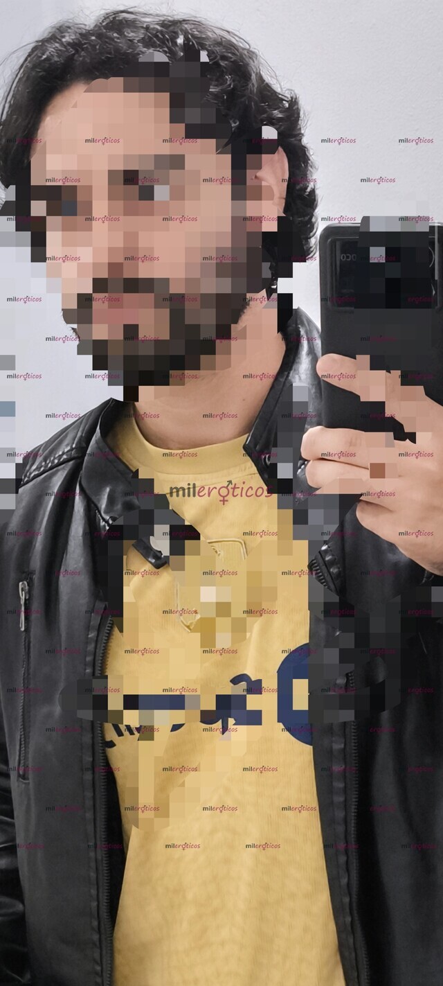 FOTOS DE HOMBRE DE BARBA COMPLETA Y MUY DELGADO, DE ESTATURA MEDIA.