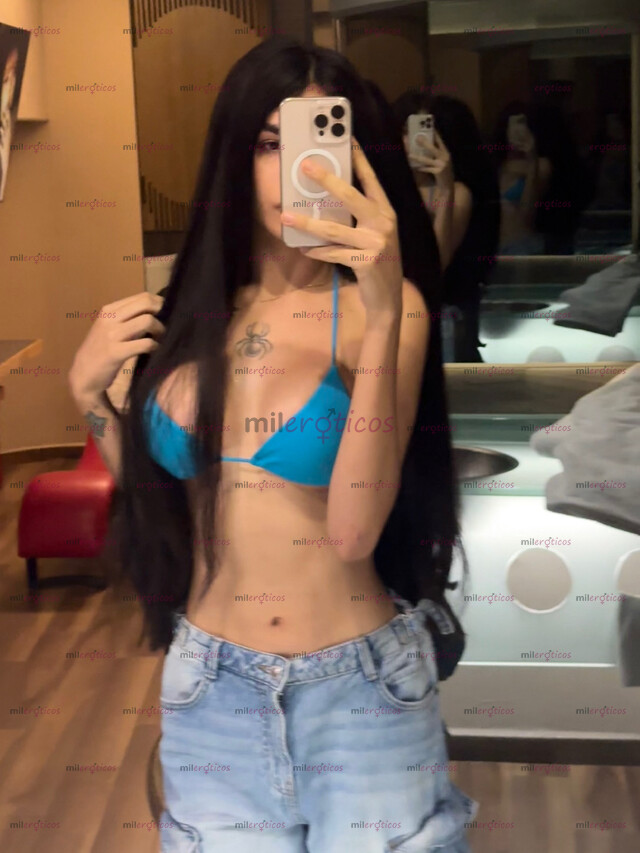 FOTOS DE SEXY Y HERMOSA CON UN CARAMELO DELICIOSO