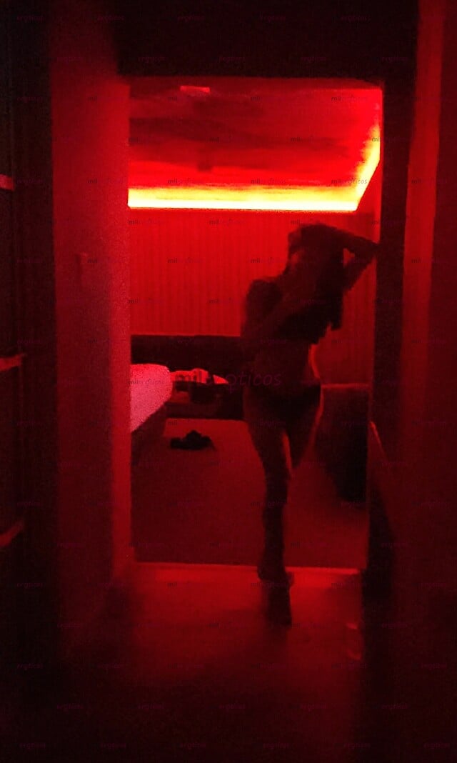 FOTOS DE I M THE LIL GOLDEN. KAY TU MORENA FAVORITA.