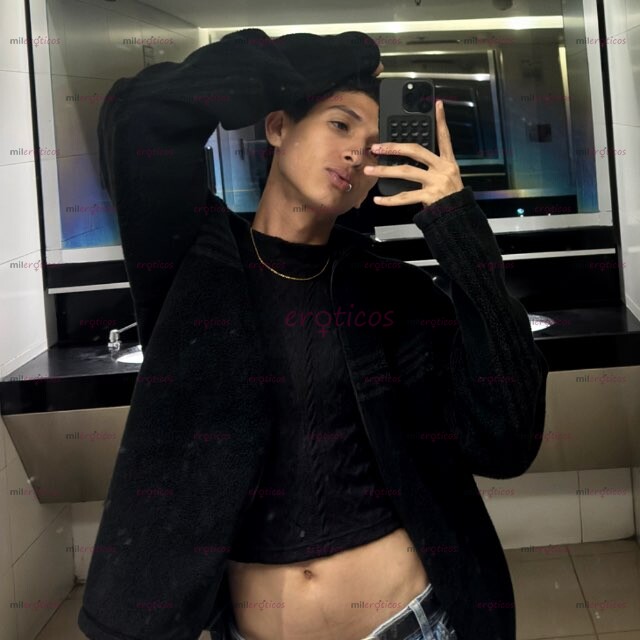 FOTOS DE JOVEN DELGADO PINTA, TWINK COMUNÍCATE WHATSAPP O LLAMADA