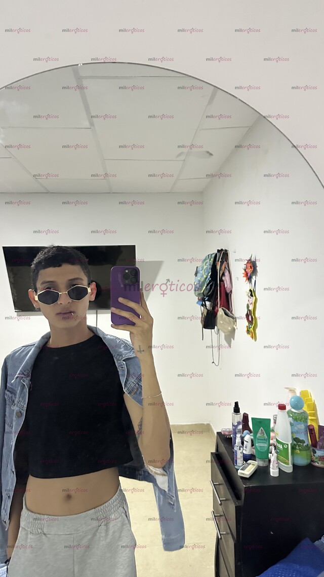 FOTOS DE JOVEN DELGADO PINTA, TWINK COMUNÍCATE WHATSAPP O LLAMADA