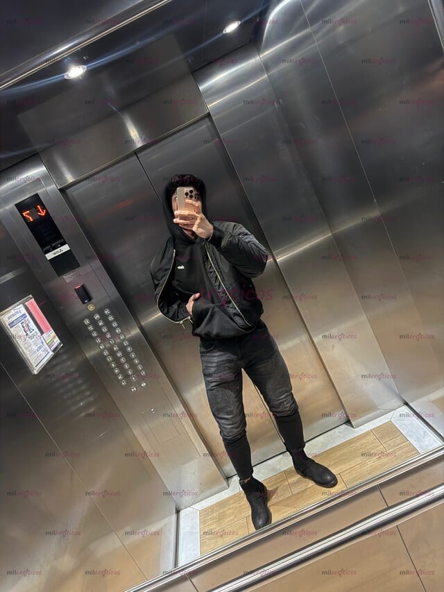 FOTOS DE GUAPO CHACAL ALTÍSIMO DE 1.95 CON HERMOSA VERGA DE 21CM ÚNICAMENTE ACTIVO