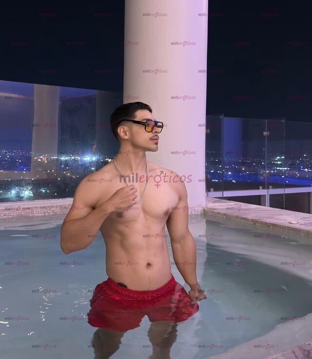 FOTOS DE GUAPO CHACAL ALTÍSIMO DE 1.95 CON HERMOSA VERGA DE 21CM ÚNICAMENTE ACTIVO