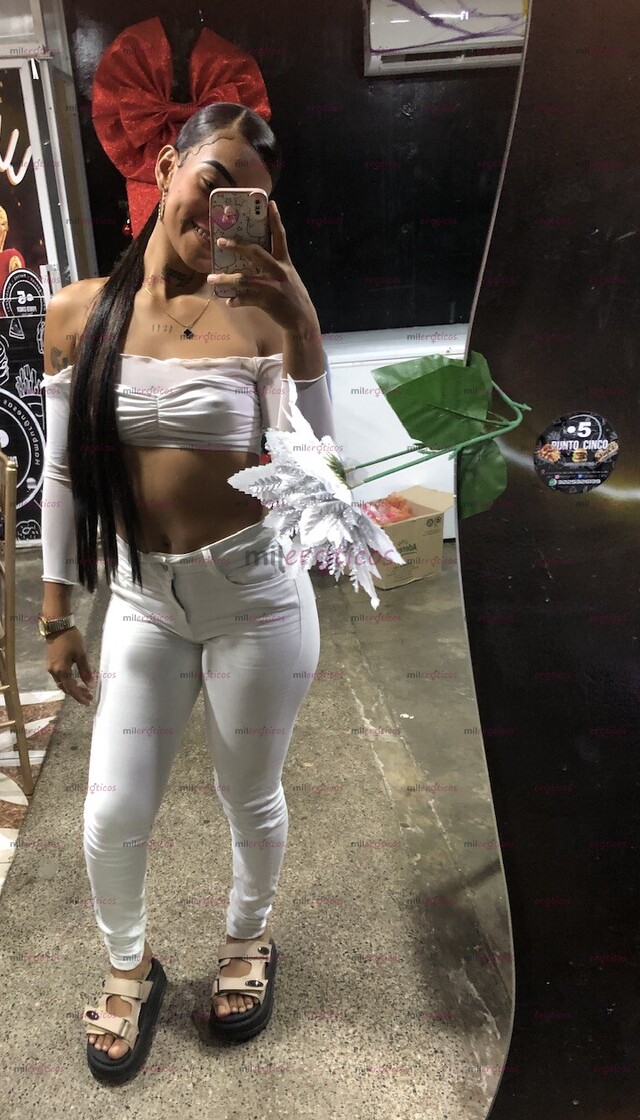 FOTOS DE MORENITA Y ROSA DITA POR DENTRO, UNA FLACA QUE ESTÁ PARA COMPLACERTE