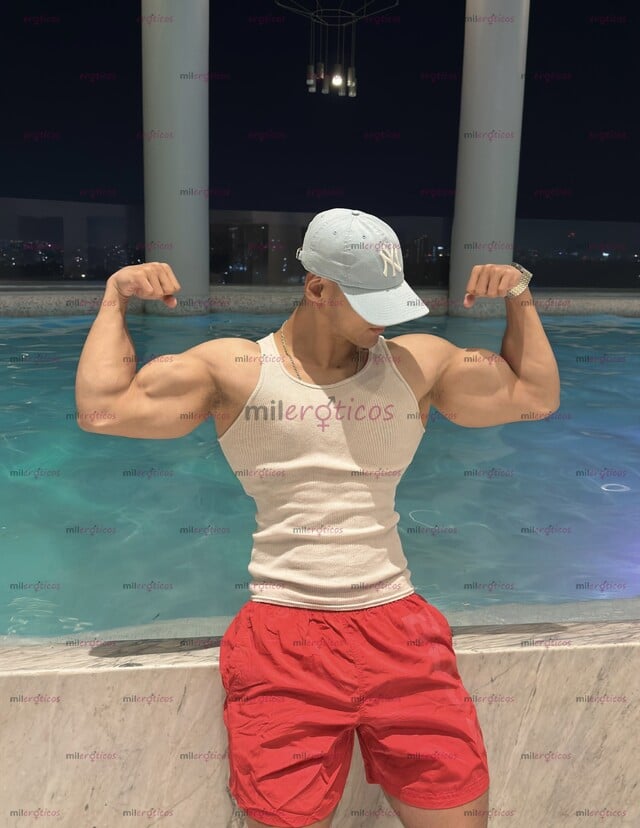 FOTOS DE GUAPO CHACAL ALTÍSIMO DE 1.95 CON HERMOSA VERGA DE 21CM ÚNICAMENTE ACTIVO