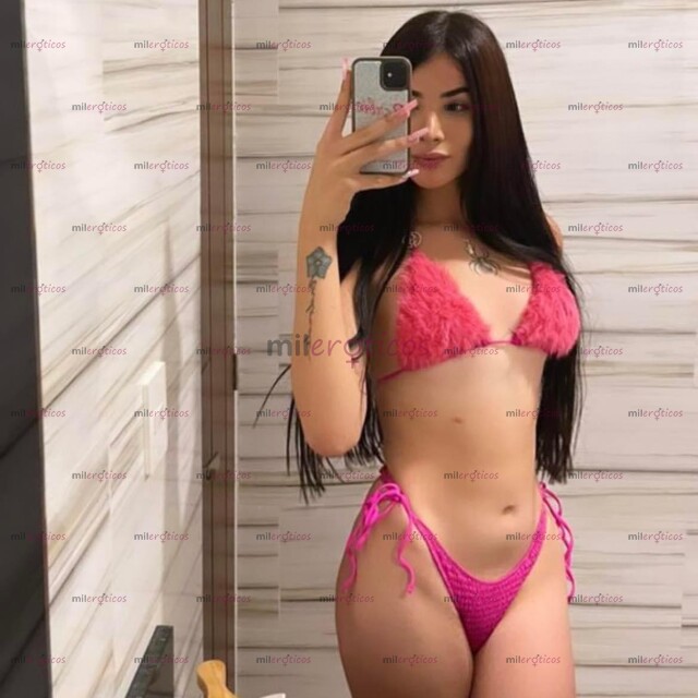 FOTOS DE SEXY Y HERMOSA CON UN CARAMELO DELICIOSO