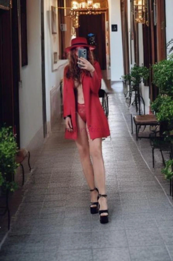 Amp hermosa amp y elegante srta chilena caucasica amp de 1 65 de altura hermosa figura delgada curvilinea de amp amp cabellera pelirroja natural adema...