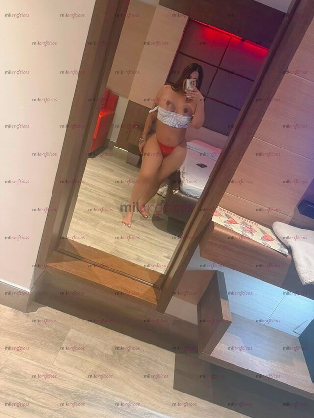 FOTOS DE UNA PERRITA DULCE BIEN PROVOCATIVA MAESTRA CON LA LENGUA