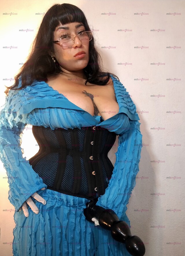 FOTOS DE LA EXPLORACIÓN POR LA PUERTA TRASERA: PEGGING Y ESTIMULACIÓN ANAL.