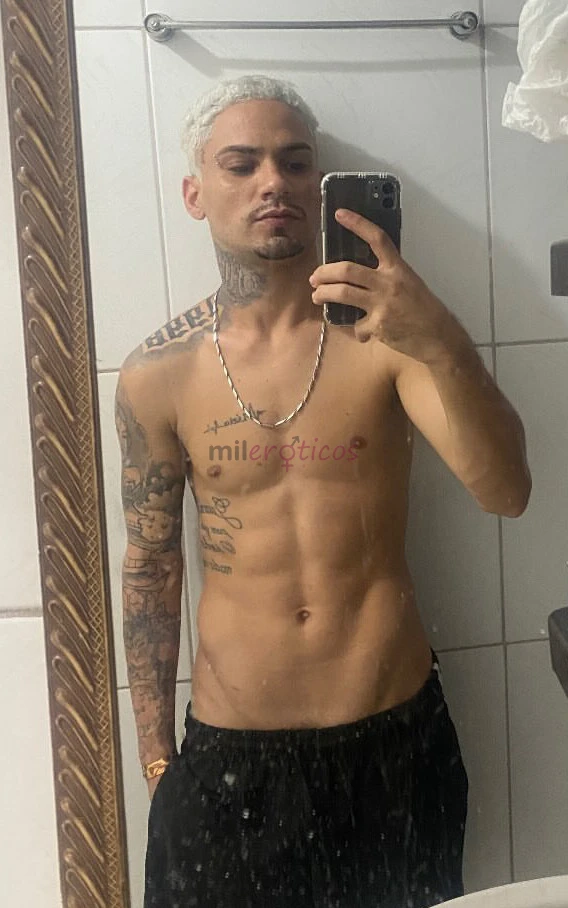 Loirinho magrinho barriga tanqhinho tatuado bigodinho marrento hehecurto dominar bem gostoso tudo na calma beijando seu corpo de cima pra baixo faland...