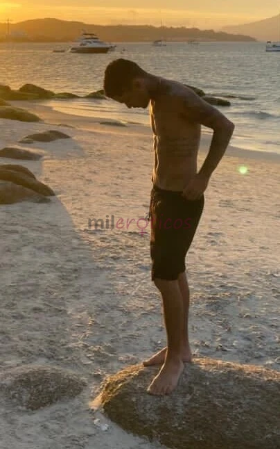 Loirinho magrinho barriga tanqhinho tatuado bigodinho marrento hehecurto dominar bem gostoso tudo na calma beijando seu corpo de cima pra baixo faland...