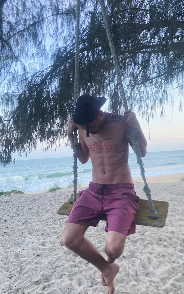 Loirinho magrinho barriga tanqhinho tatuado bigodinho marrento hehecurto dominar bem gostoso tudo na calma beijando seu corpo de cima pra baixo faland...
