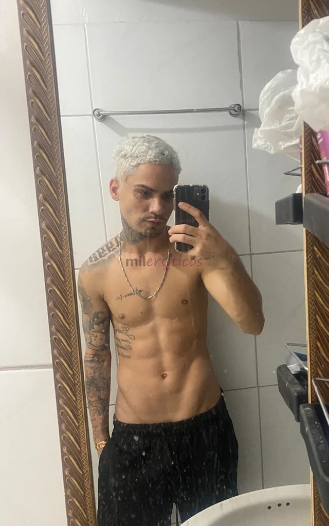 Loirinho magrinho barriga tanqhinho tatuado bigodinho marrento hehecurto dominar bem gostoso tudo na calma beijando seu corpo de cima pra baixo faland...