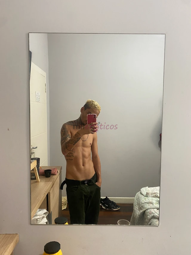 Loirinho magrinho barriga tanqhinho tatuado bigodinho marrento hehecurto dominar bem gostoso tudo na calma beijando seu corpo de cima pra baixo faland...