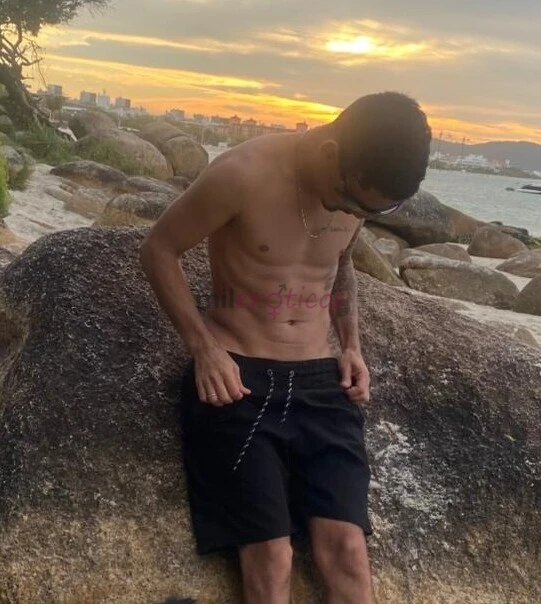 Loirinho magrinho barriga tanqhinho tatuado bigodinho marrento hehecurto dominar bem gostoso tudo na calma beijando seu corpo de cima pra baixo faland...