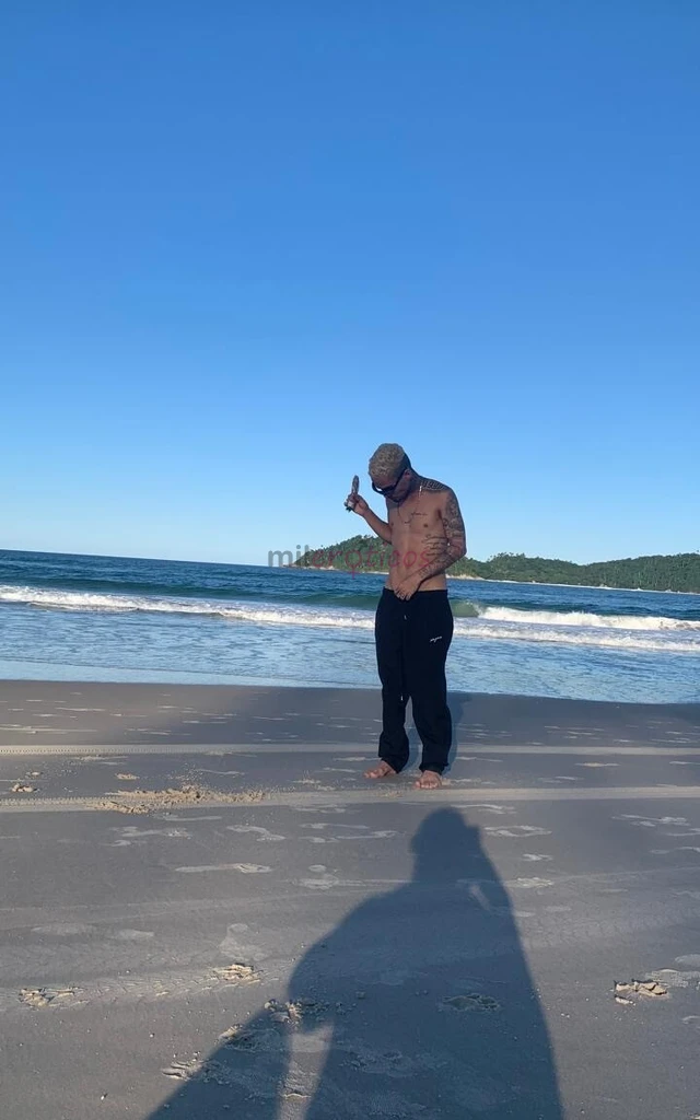 Loirinho magrinho barriga tanqhinho tatuado bigodinho marrento hehecurto dominar bem gostoso tudo na calma beijando seu corpo de cima pra baixo faland...