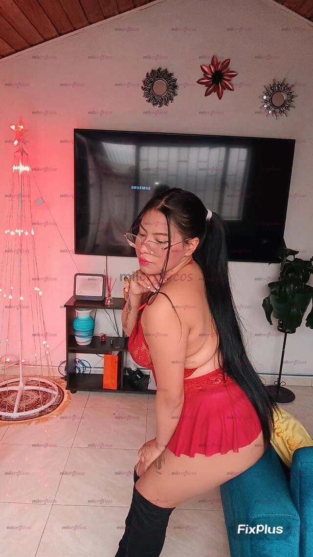 FOTOS DE ACOMPAÑANTE CON UNA MEZCLA PERFECTA DE TERNURA, PICARDÍA Y ESTILO, HECHA PARA TI