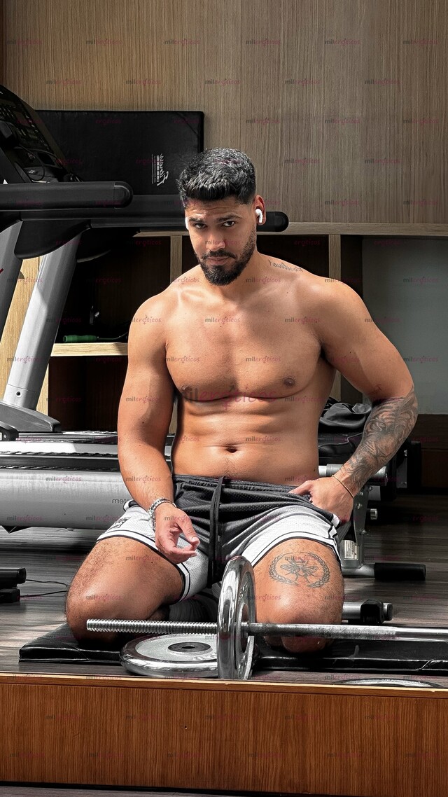 FOTOS DE PRESENCE, DISCRETION, AND A STANDARD FEW TRULY UNDERSTAND.