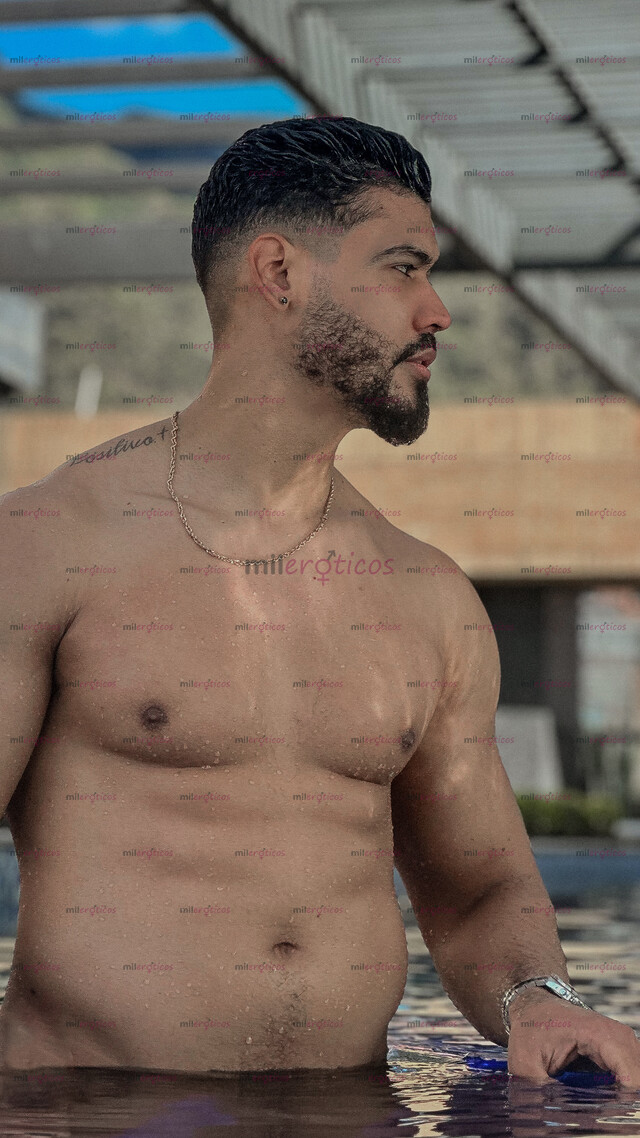 FOTOS DE PRESENCE, DISCRETION, AND A STANDARD FEW TRULY UNDERSTAND.