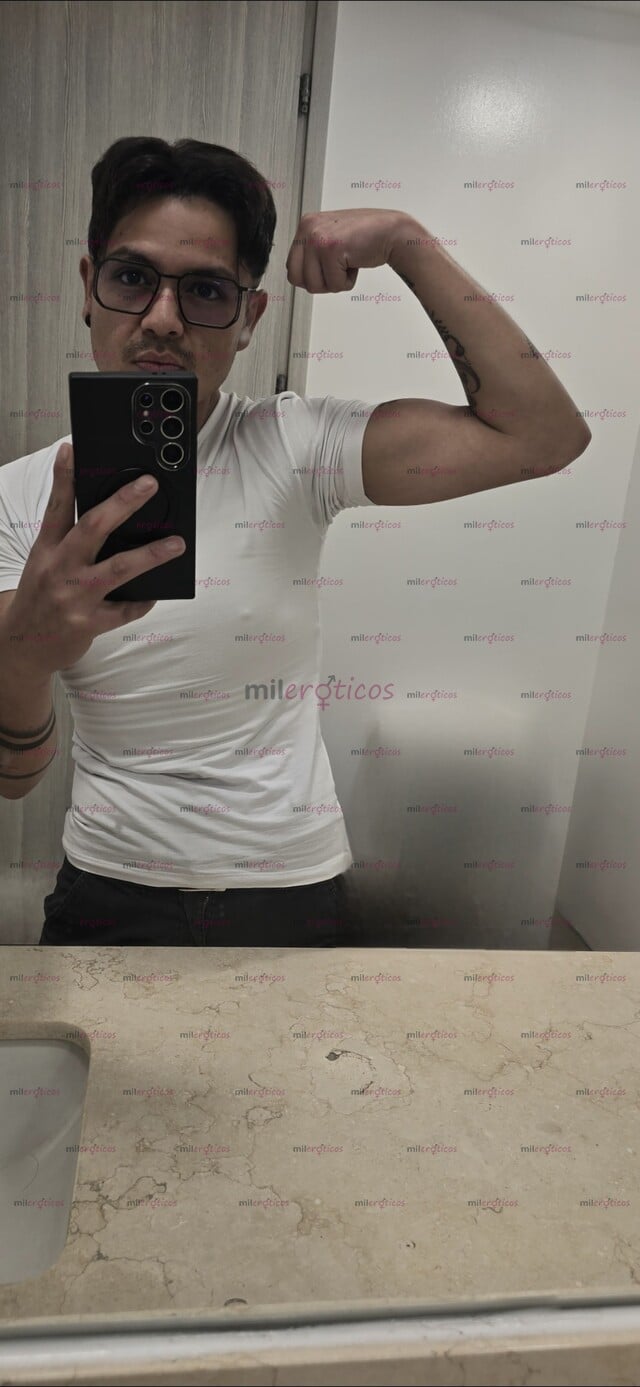 FOTOS DE ACTIVO , (CON GUSTO A QUE ME DEN BESO NEGRO Y LAMIDAS DE PEZONES)