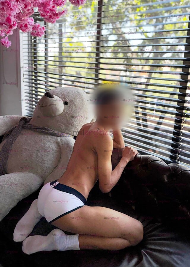 FOTOS DE CAMILO,19 AÑOS, MORENO DELGADO DE PIEL CANELA EXTREMADAMENTE CALIENTE.