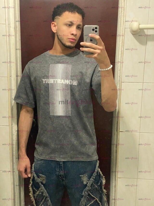 FOTOS DE CHICO JOVEN DOTADO COMPLACIENTE LUGAR DISCRETO VENTA DE CONTENIDO HOT