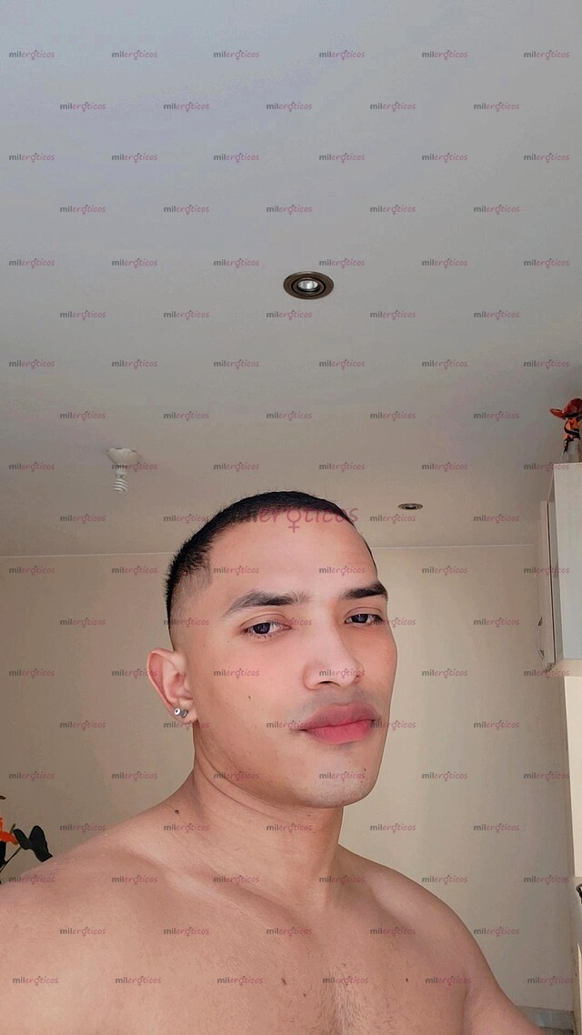 FOTOS DE MORENO, TRANQUILO, RELAJADO, PARCHADO, COMPLACIENTE, HOT, CALIENTE