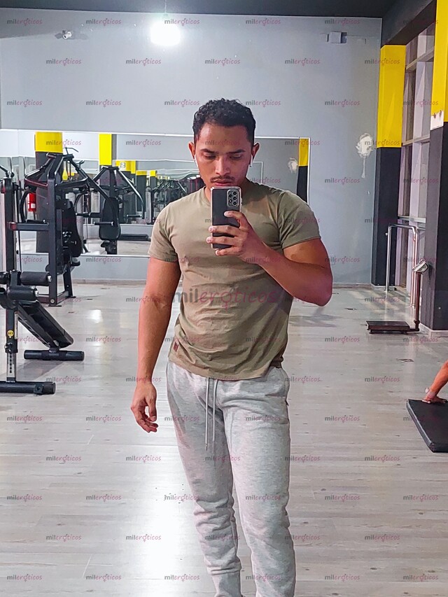 FOTOS DE MORENO, TRANQUILO, RELAJADO, PARCHADO, COMPLACIENTE, HOT, CALIENTE