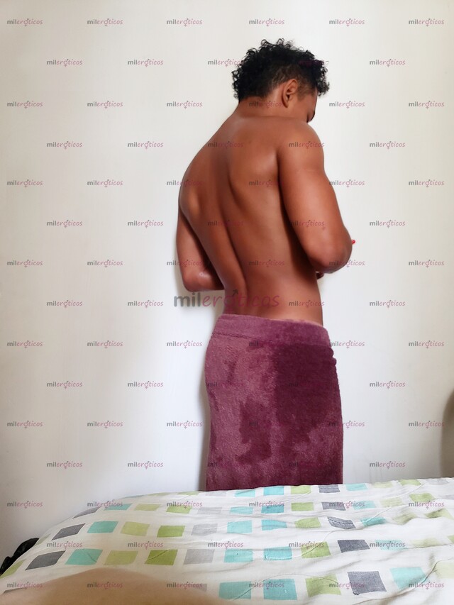 FOTOS DE MORENO, TRANQUILO, RELAJADO, PARCHADO, COMPLACIENTE, HOT, CALIENTE