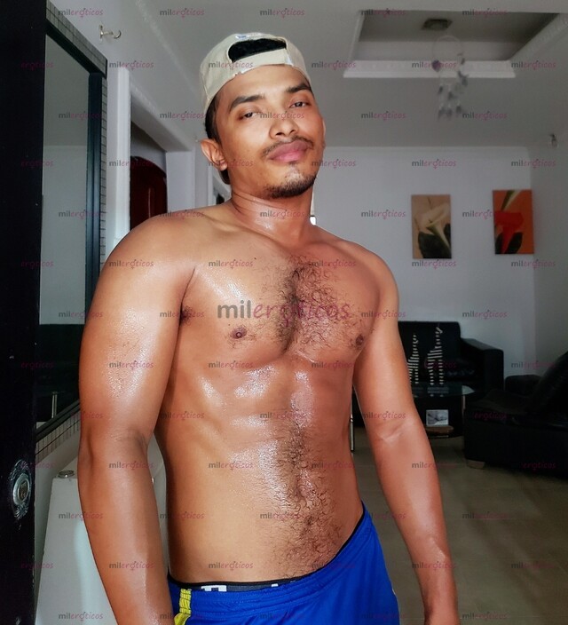 FOTOS DE MORENO, TRANQUILO, RELAJADO, PARCHADO, COMPLACIENTE, HOT, CALIENTE