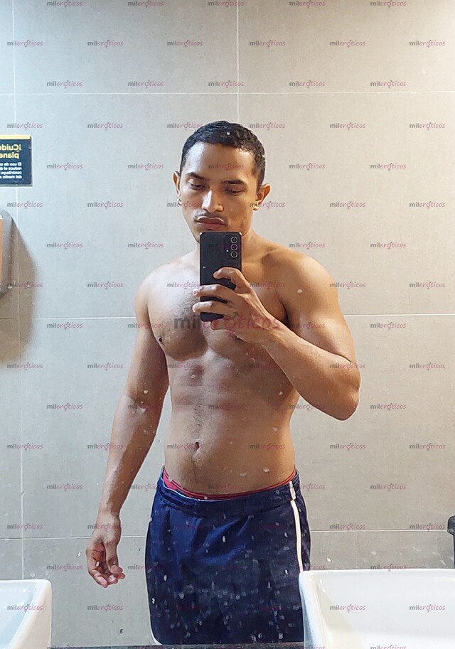 FOTOS DE MORENO, TRANQUILO, RELAJADO, PARCHADO, COMPLACIENTE, HOT, CALIENTE