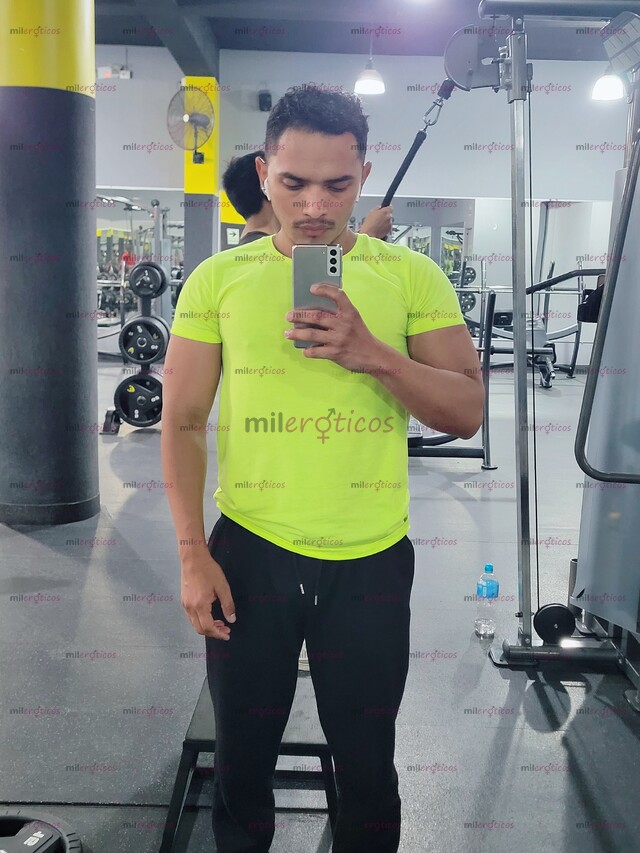 FOTOS DE MORENO, TRANQUILO, RELAJADO, PARCHADO, COMPLACIENTE, HOT, CALIENTE