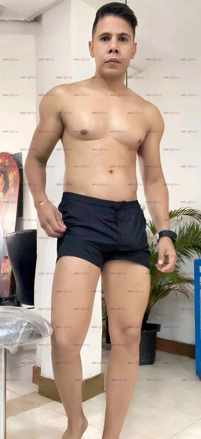 FOTOS DE ESCORT COMPANION WITH A 23 CM PENIS AND A BRAIN