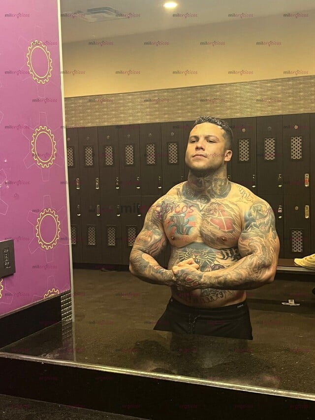 FOTOS DE JOVEN ATLÉTICO Y TATUADO DISPUESTO A CUMPLIR TODAS TUS FANTASÍAS