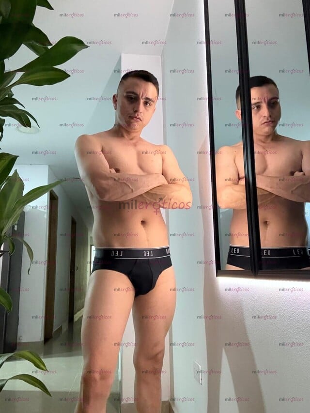 FOTOS DE QUIERES COMERTE UN DELICIOSO CULO DE UN MACHO VERSATIL Y MAS ACTIVO