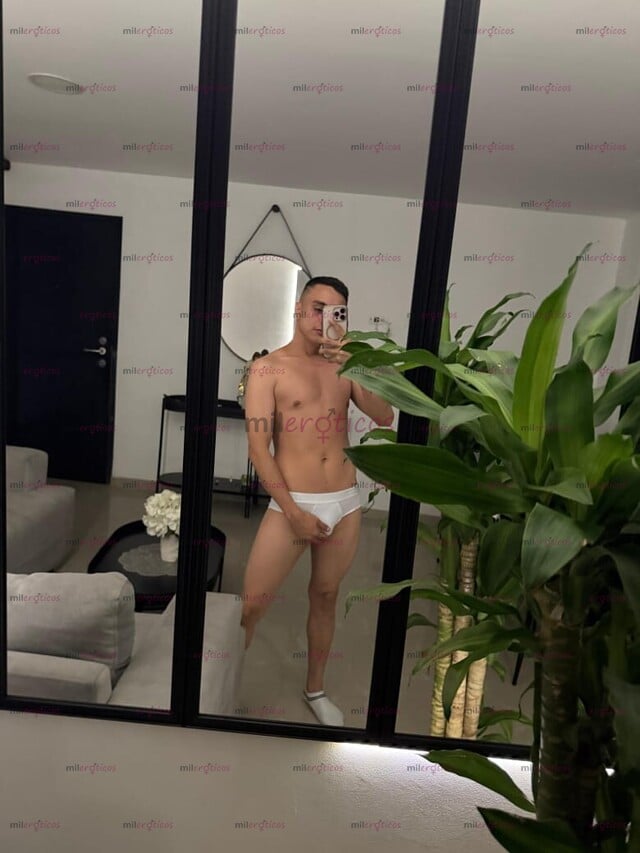 FOTOS DE QUIERES COMERTE UN DELICIOSO CULO DE UN MACHO VERSATIL Y MAS ACTIVO