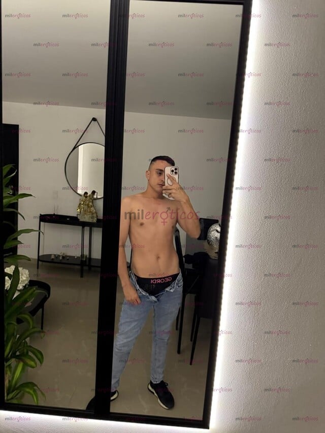 FOTOS DE QUIERES COMERTE UN DELICIOSO CULO DE UN MACHO VERSATIL Y MAS ACTIVO