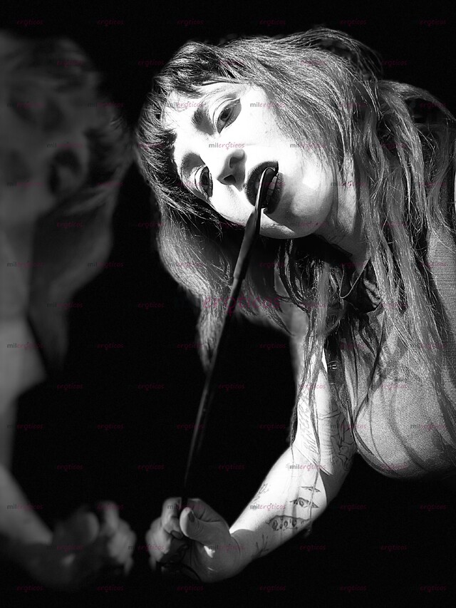 FOTOS DE DEJATE ABSORVER POR LA LUJURIA DE UNA DIOSA PUNK