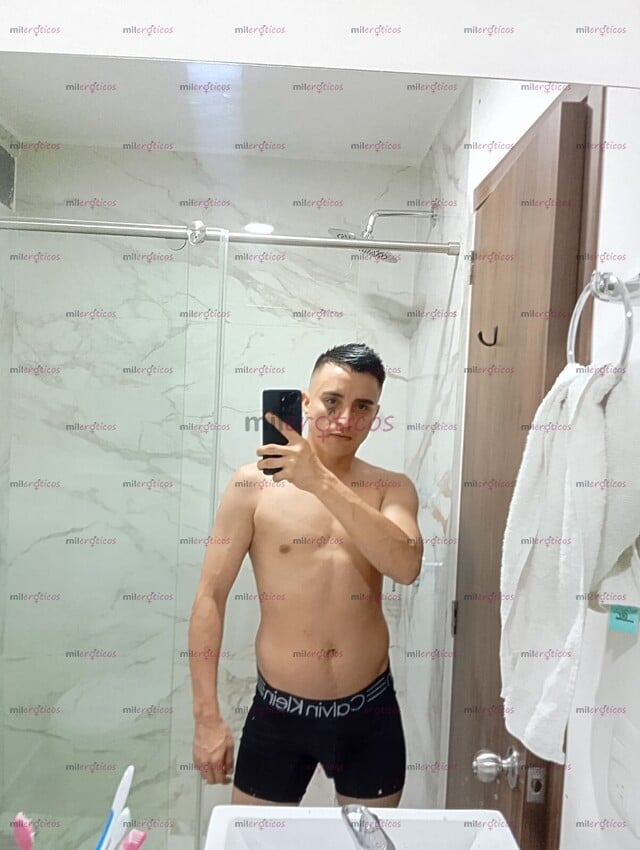 FOTOS DE QUIERES COMERTE UN DELICIOSO CULO DE UN MACHO VERSATIL Y MAS ACTIVO