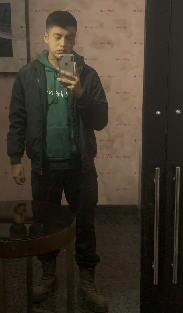 FOTOS DE JOVEN DE 22 AÑOS DISPONIBLE PARA TUS FANTASIAS