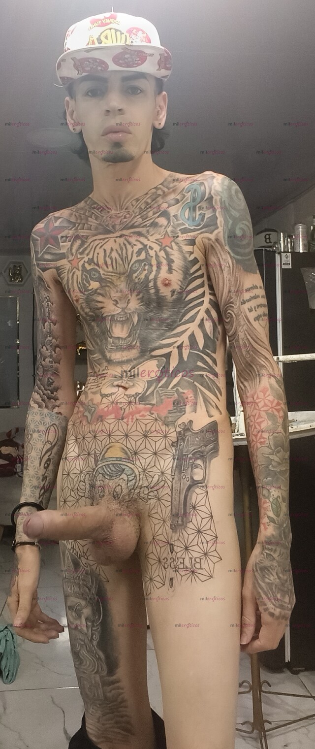 FOTOS DE FLACO ACTIVO BLANCO TATUADO VERGON SITIO