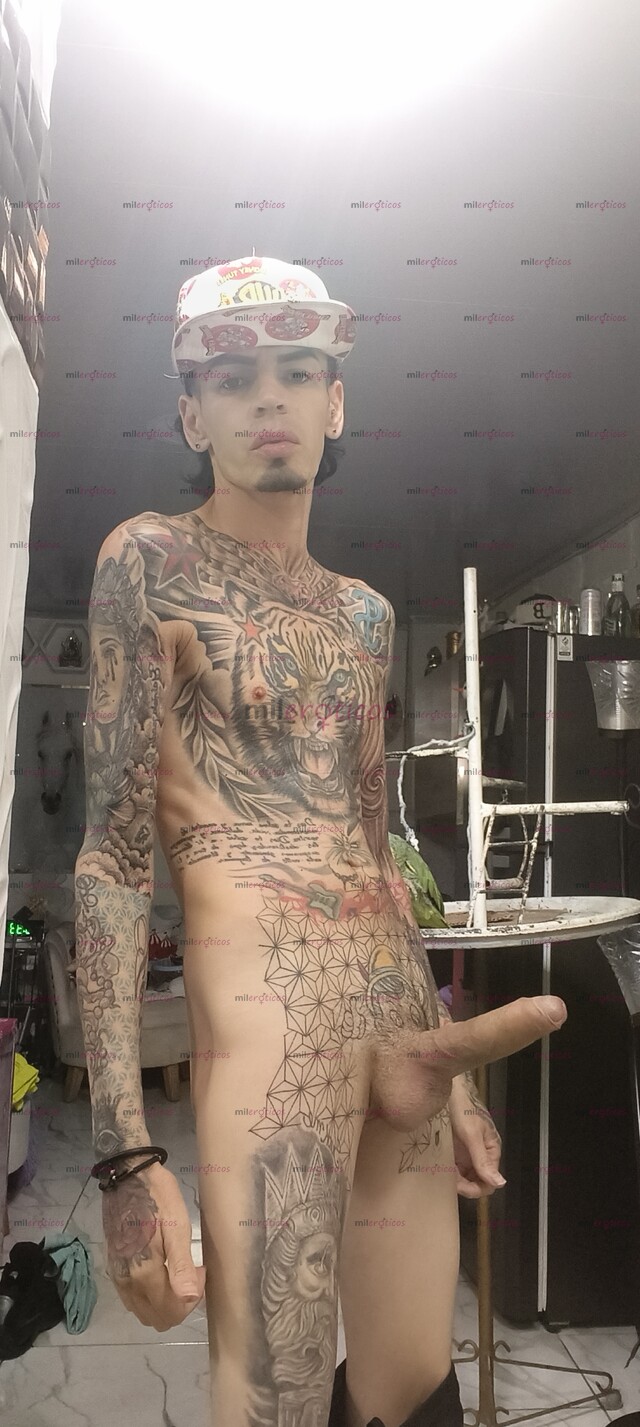 FOTOS DE FLACO ACTIVO BLANCO TATUADO VERGON SITIO