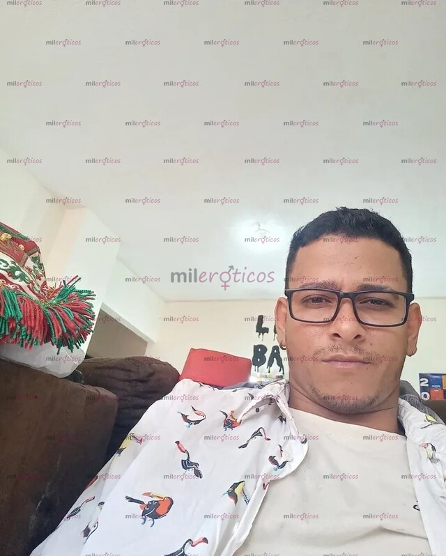 FOTOS DE MORENO FLACO Y ALTO DISPUESTO A CUMPLIR TUS FANTASIAS