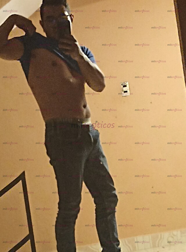 FOTOS DE HOMBRE JOVEN DISCRETO COMPLACIENTE CON BUEN PAQUETE