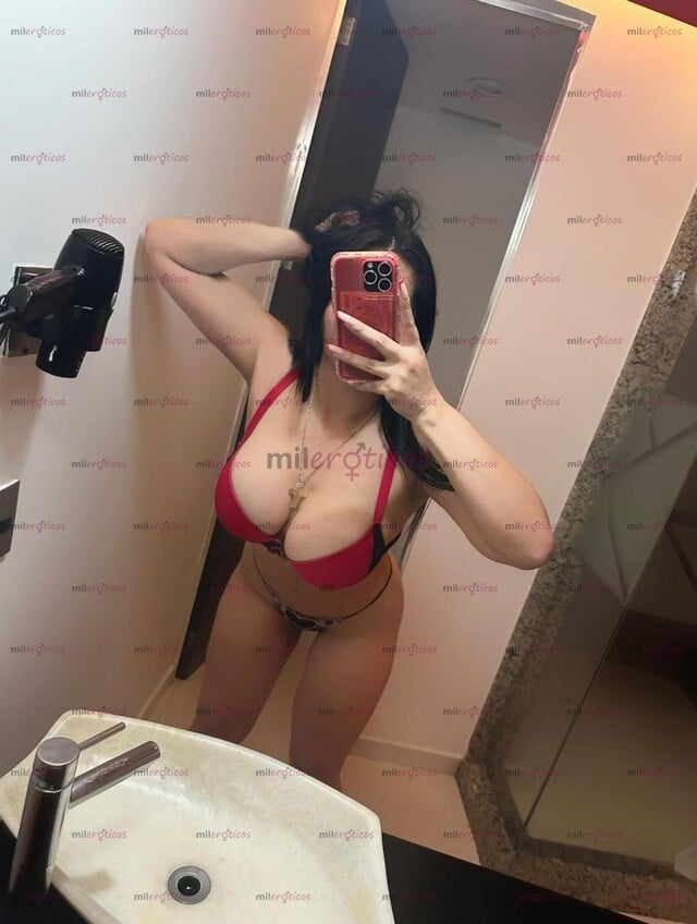 FOTOS DE FABIOLA , ECHAME LA LECHE EN LA CARA ME ENCANTA