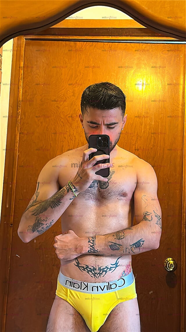 FOTOS DE TATUADO DEFINIDO CON BUENA VERGA PARA SATISFACERTE PREGUNTA